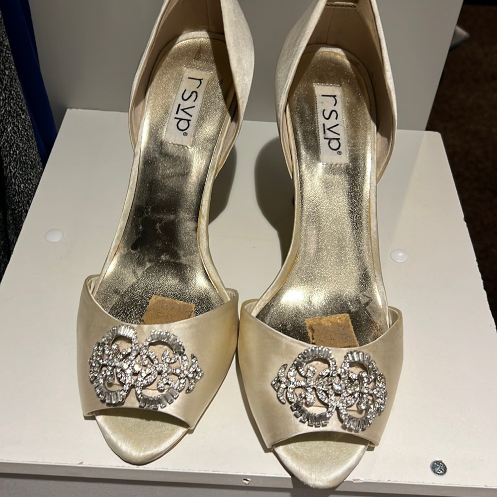 Wore once for my wedding.  Resembles Mischa shoe